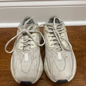 Yeezy Boost 700 Analog Size Men’s 5.5/Women’s 7.5